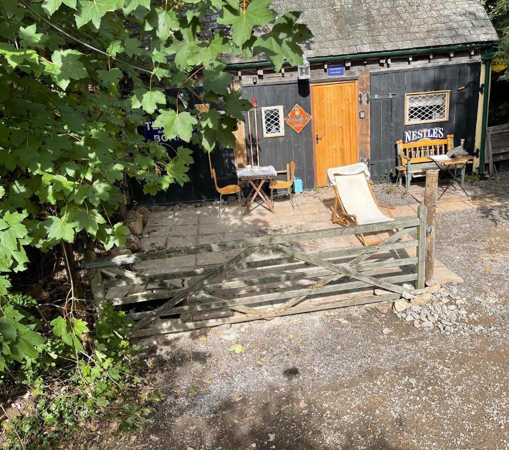 Remarkable Boultons Barn With Hot Tub نيوتن أبوت المظهر الخارجي الصورة